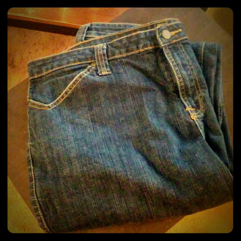 !!5/$25!!  Classic style dressy jeans.